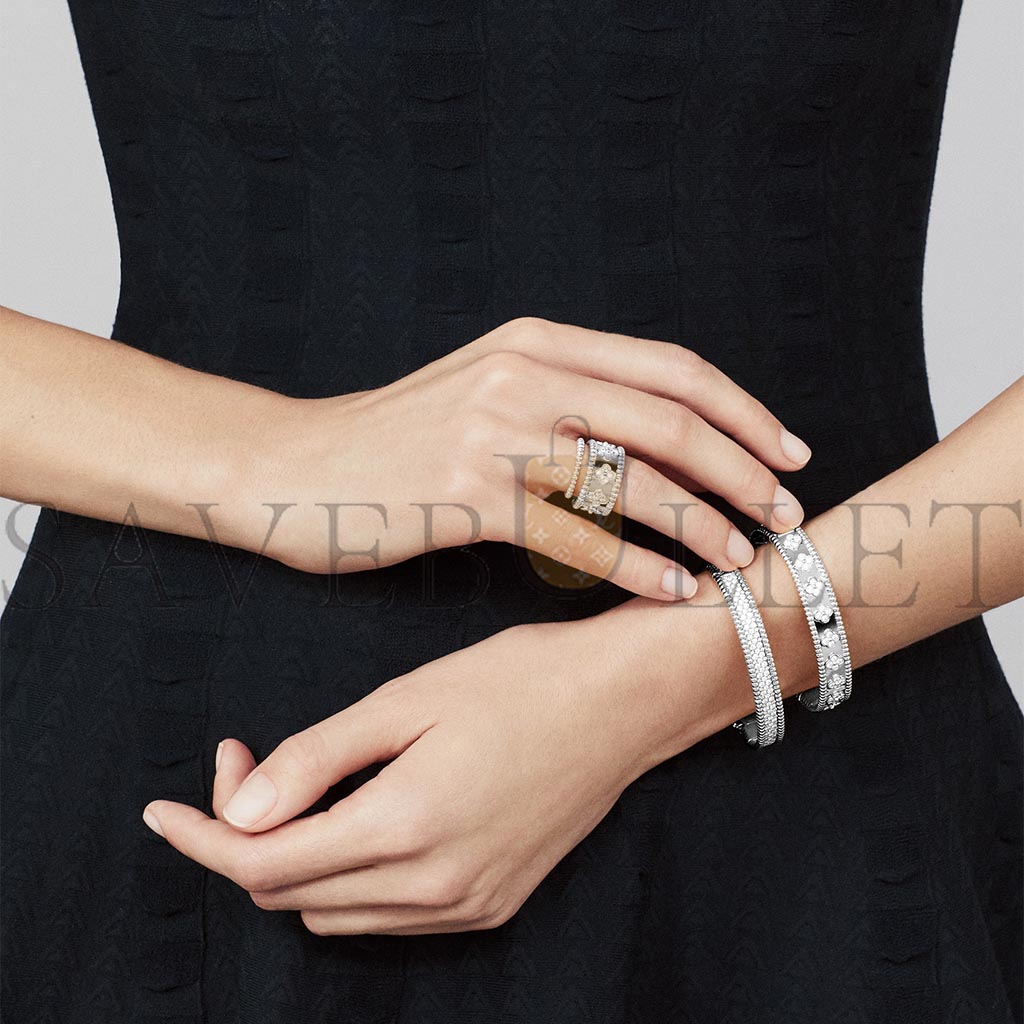 v*n cl*f arpels perlÉe clovers ring, small model - white gold, Di*m*nd vcaro9nd00